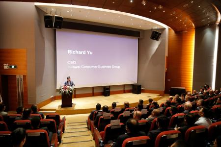Huawei CBG holds a channel partners summit to strengthen commitments with partners in local markets