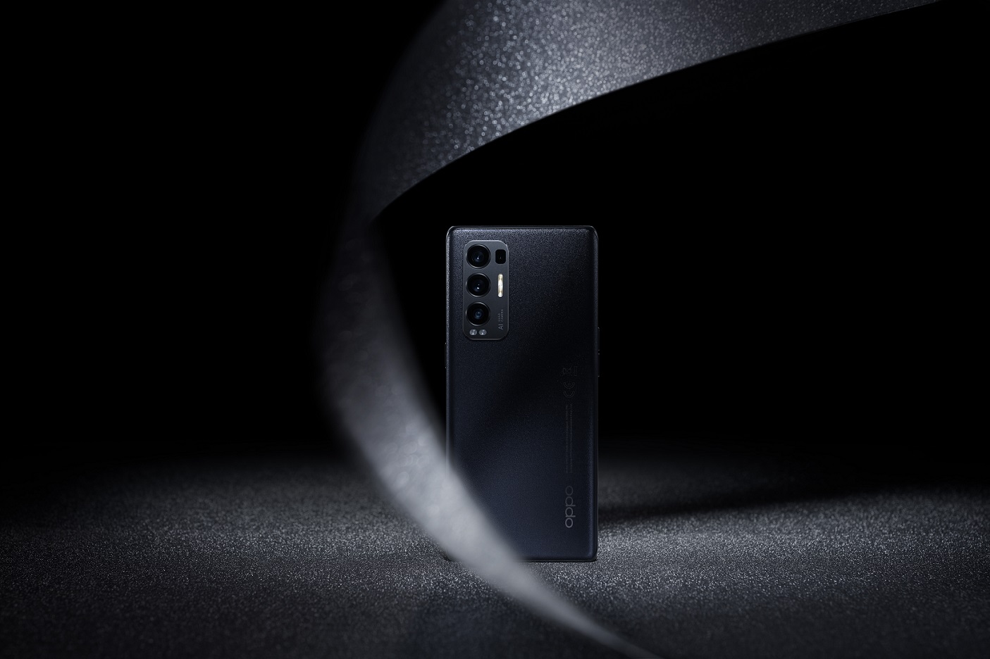 OPPO Reno Glow Adds To The Glitter And Glam Of Eid Al Fitr