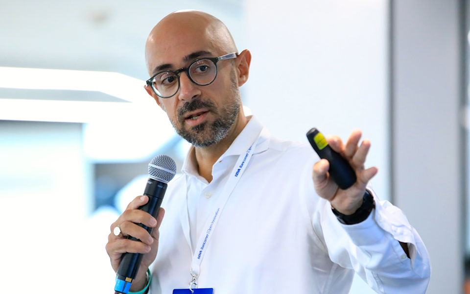 Dubai Economy And HSBC Strengthen UAE KYC Blockchain Platform