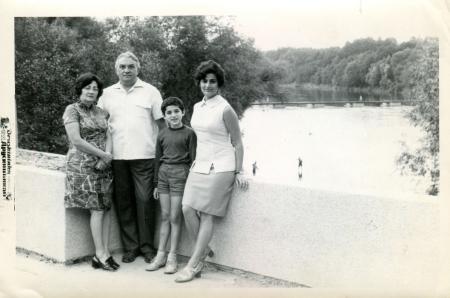 Luxury NFT marketplace 1Kind debut with world chess champion Garry Kasparov